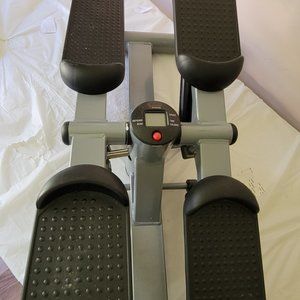 (Fitness Machine) TANDEM STEPPER STEP MACHINE W/ LCD MONITOR